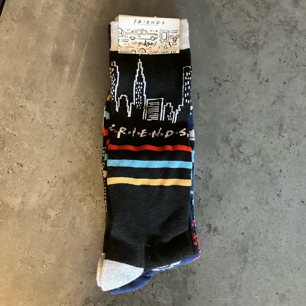 Men’s Friends TV Show Socks Size 6-12 NWT